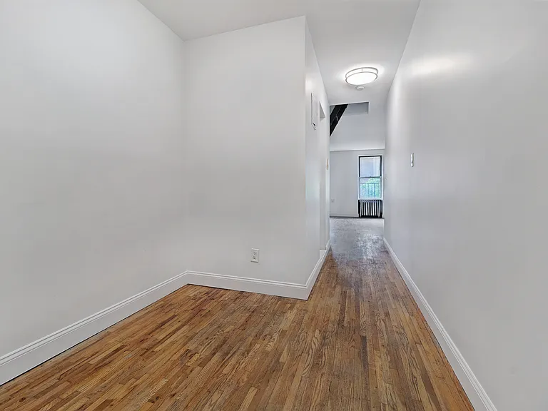 332 W 47th St #5A — Photo 4
