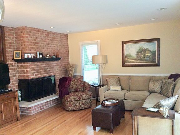 5th image of 2643 E Bel Aire Dr
