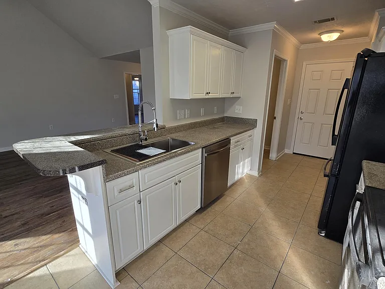639 Lory Ln — Photo 11