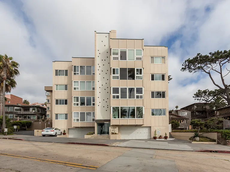 1039 Coast Blvd #E — Photo 13
