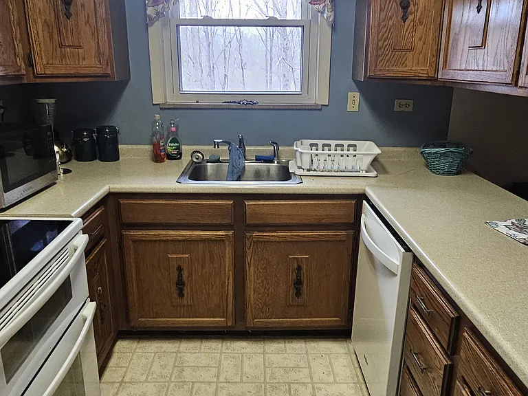 5240 Drury Ln — Photo 7