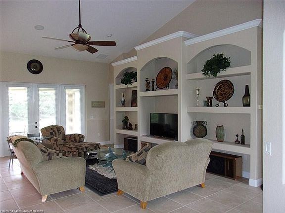 3rd image of 577 Sunset Pointe Dr