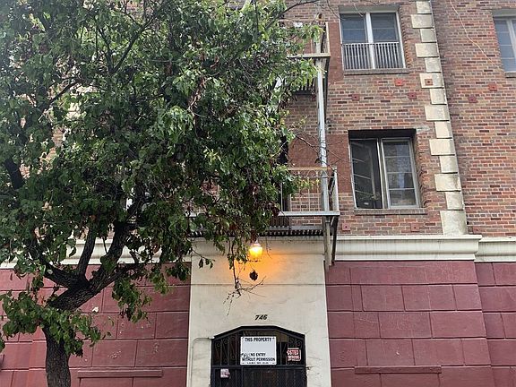 2nd image of 746 S Normandie Ave