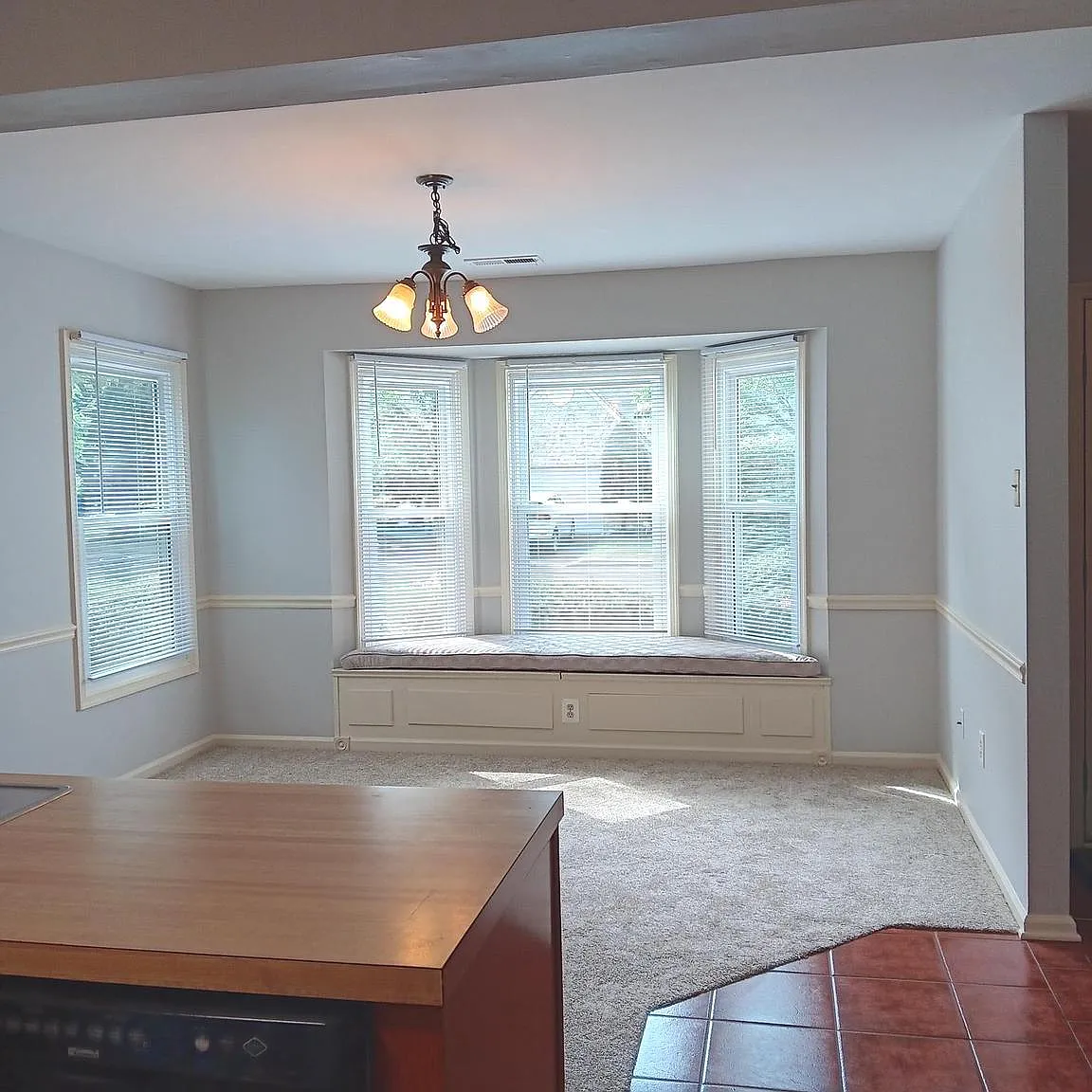 3 bed, 2.5 bath, 2212 sqft, $3,400 — Photo 3