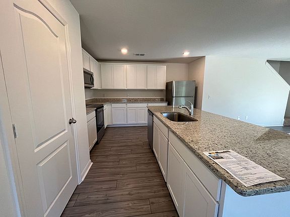 4th image of 635 Bay Leaf Dr