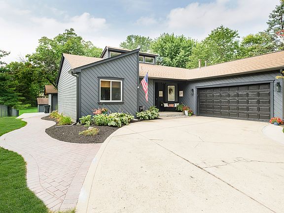 4th image of 9817 Scotch Pine Ln