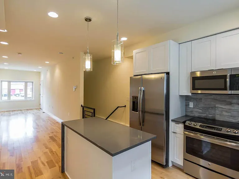 806 N Burns St #1 — Photo 5