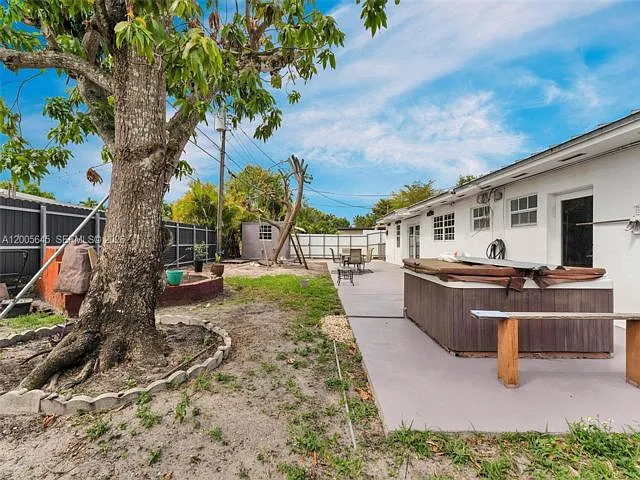 9750 SW 74th St — Photo 12