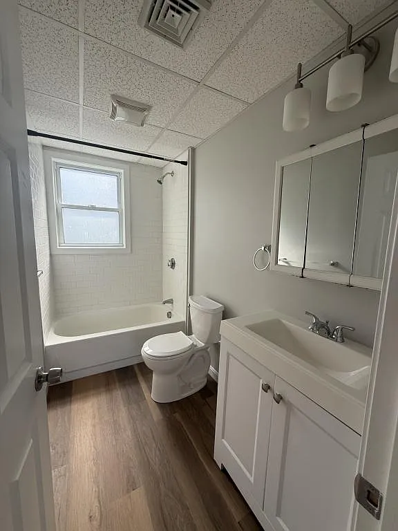 190 Horton St — Photo 3
