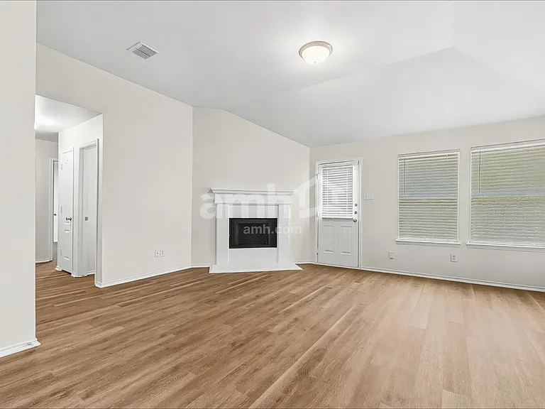 903 Plumeria Dr — Photo 5