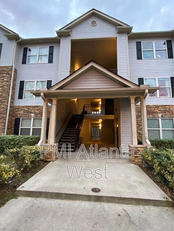 1 bed, 1.0 bath, $900 — Photo 2