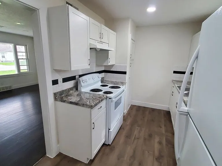 631 N Edwards Ave — Photo 4