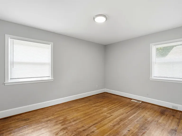 1230 Roanoke Ave — Photo 28
