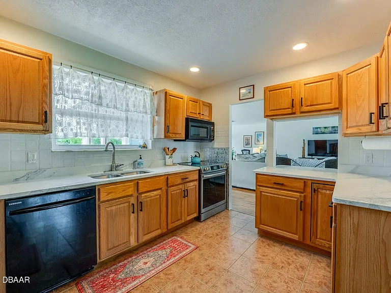 1536 John Anderson Dr — Photo 6