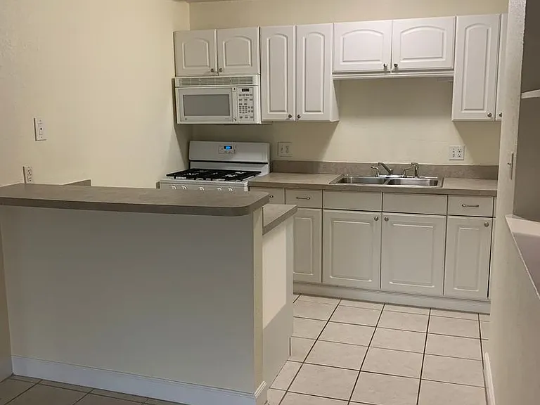 1700 SW 16th Ct #E22 — Photo 1