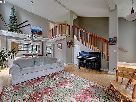 4th image of 302 SE 41st Ave