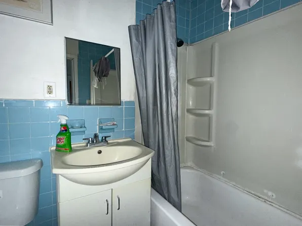 111-06 Farmers Boulevard image 5 of 13