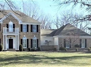 50 Deerfield Ln, Charleston, IL