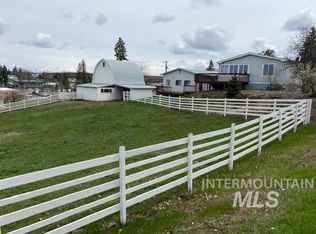 511 Walnut St, Nezperce, ID 83543