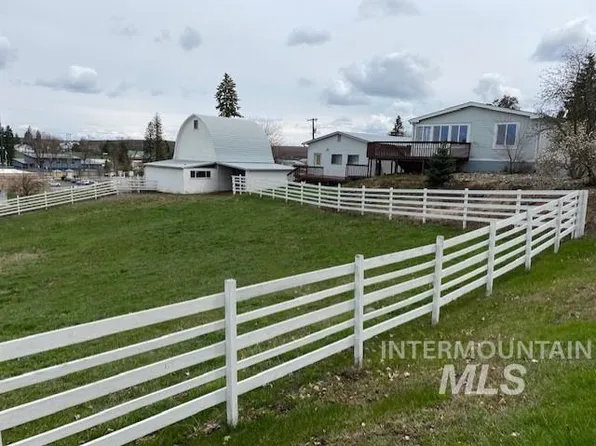 511 Walnut St, Nezperce, ID 83543