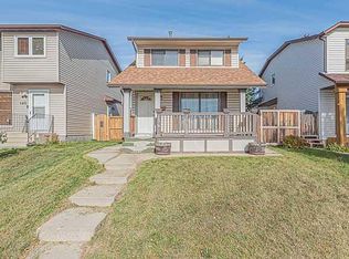 136 S Castleridge Dr NE, Calgary, AB T3J1Y8