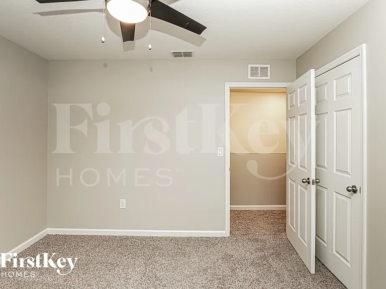 924 Ambergate St — Photo 10