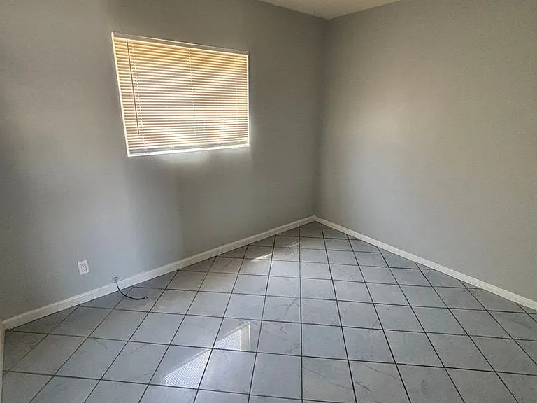 1760 Henderson Ave — Photo 5