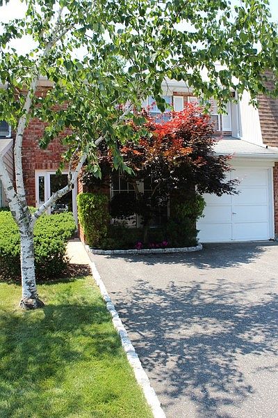 1st image of 88 Woodlake Dr W