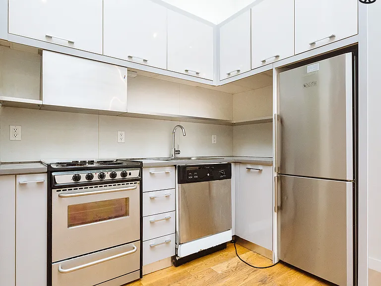 100 Dupont St #1G — Photo 14