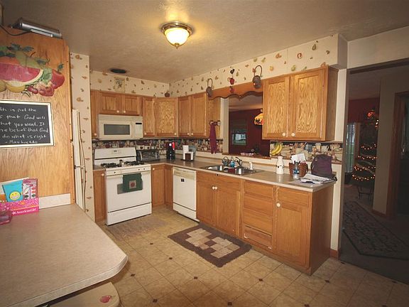 3rd image of 405 E Cedar St