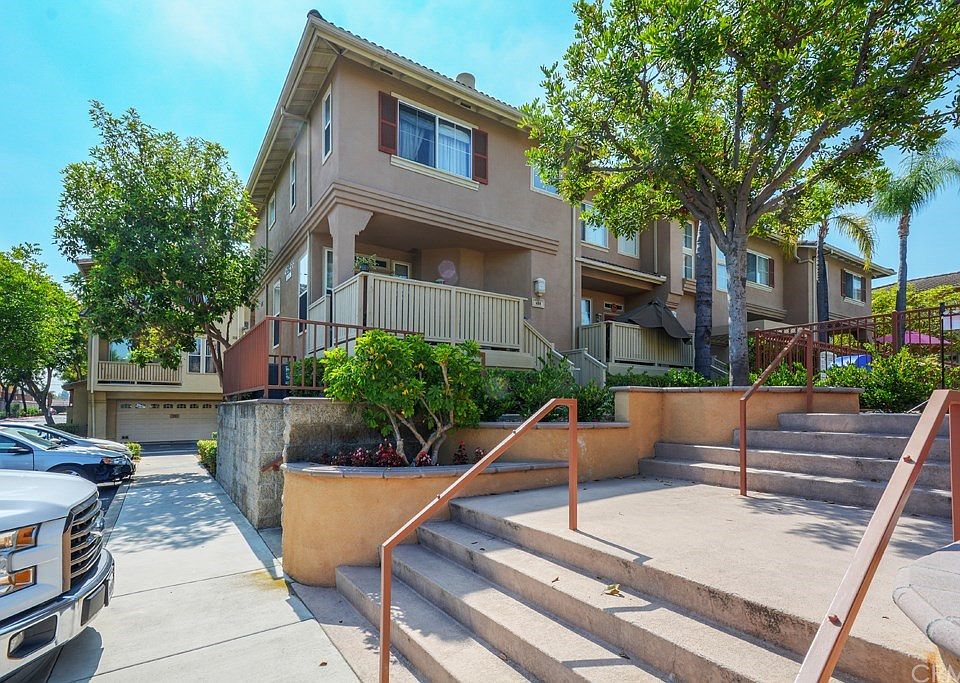 1st image of 458 W Summerfield Cir