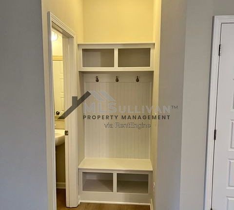 4th image of 1126 Metropolitan Dr