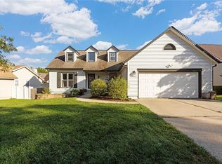 407 NE Bordner Dr, Lees Summit, MO 64086