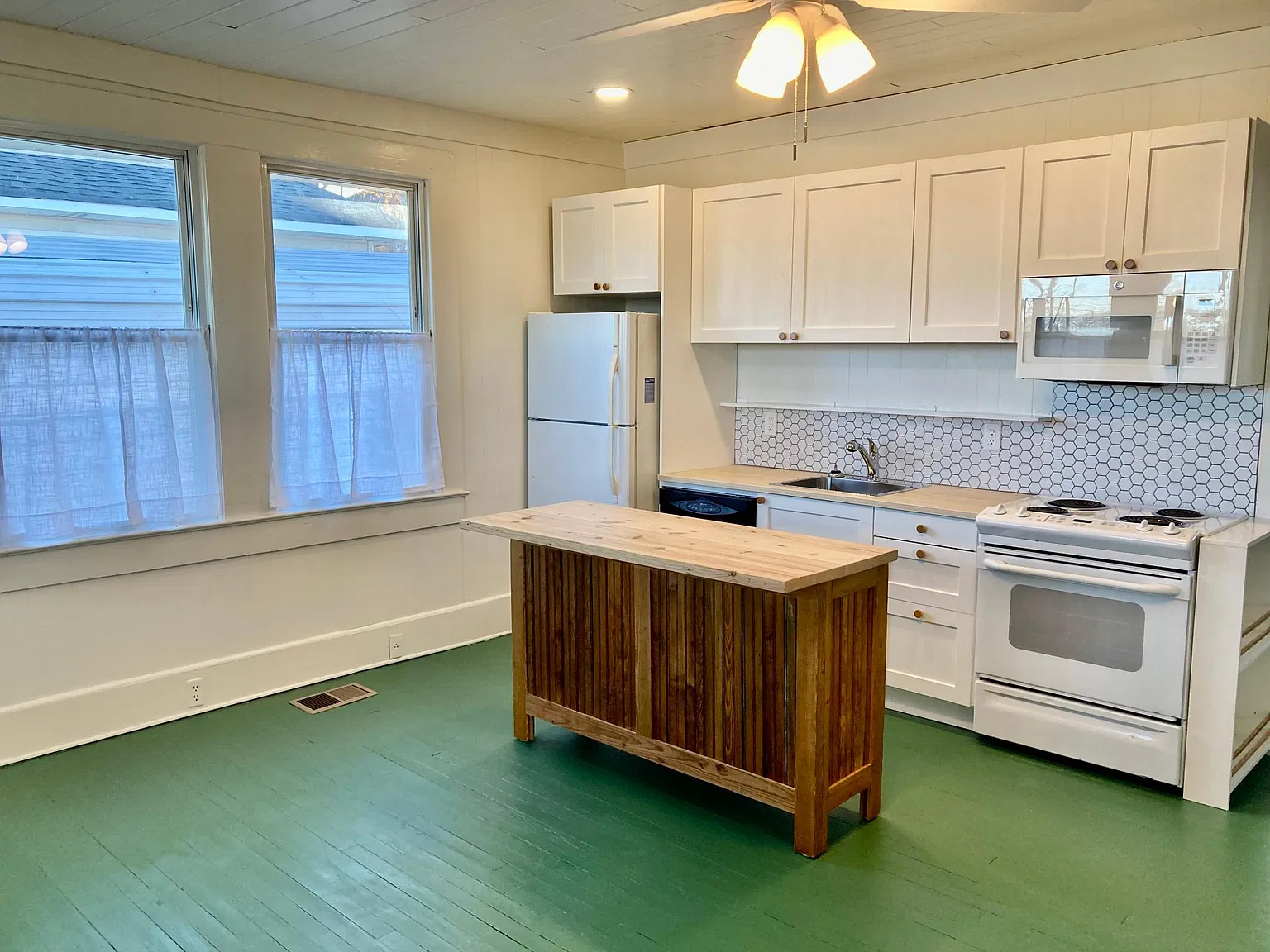 2 bed, 782 sqft, $1,600 — Photo 2