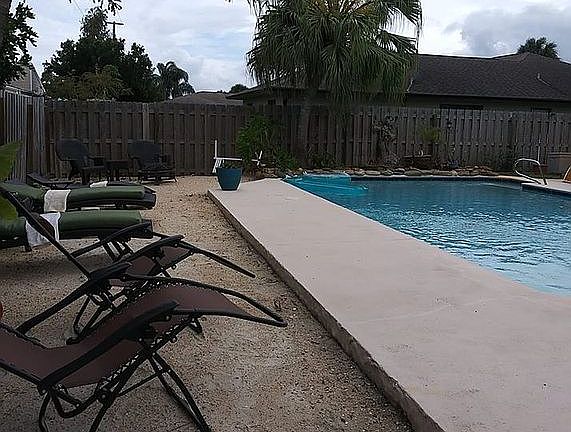 5th image of 75 Sheila Dr