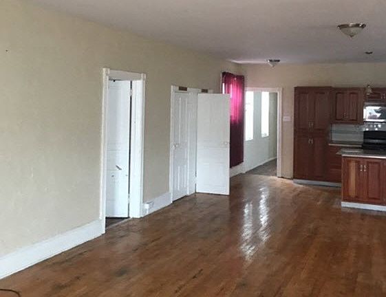 5th image of 1430 Newport Ave