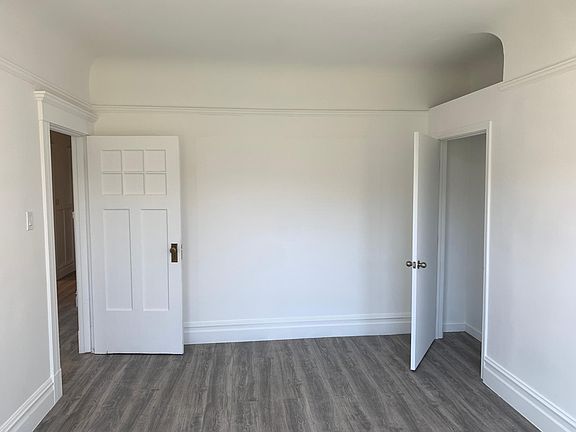 3rd image of 2131 Grove St #1