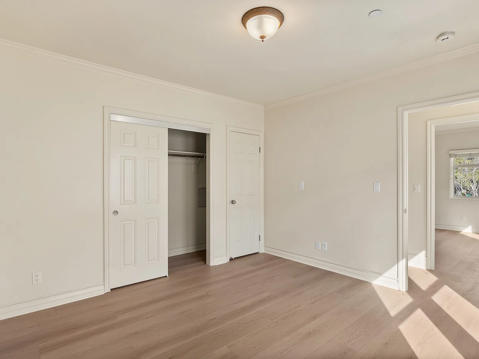 133 N Broadway — Photo 2
