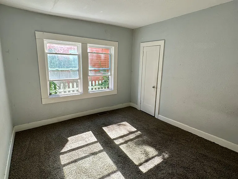 129 W 3rd St — Photo 7