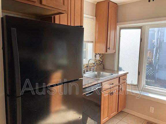4th image of 1109 Irvington Ct