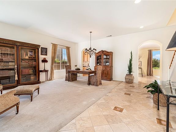 3rd image of 3925 Holly Springs Dr