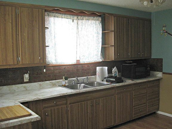 3rd image of 411 Millie St