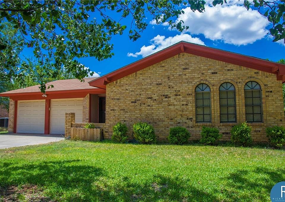 1st image of 3606 Surrey Ln