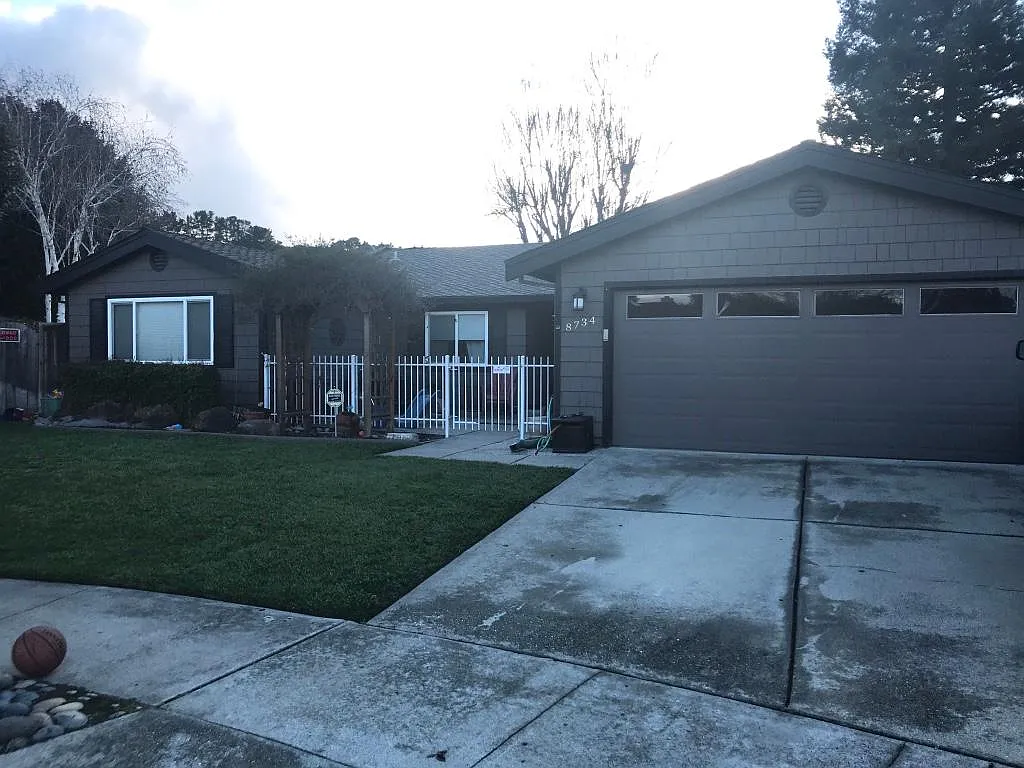 8734 Toyon Ct photo 1