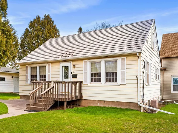 202 8th St, Two Harbors, MN 55616