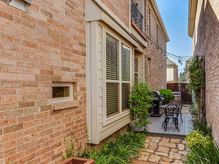 231 Carrington Ln — Photo 35