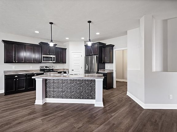 5th image of 2107 Heartland Ln