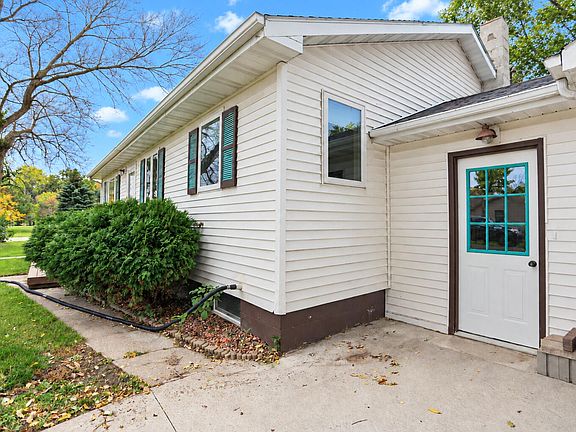 3rd image of 320 Wilmot Ave