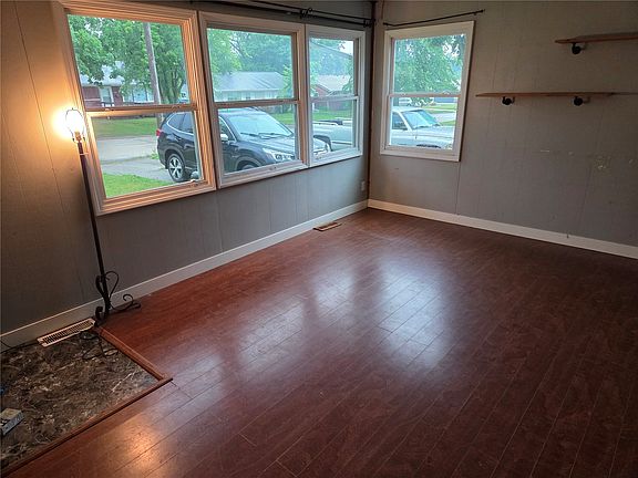 2nd image of 4324 Benton St NE