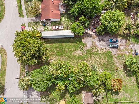2nd image of 2790 NW 21st St